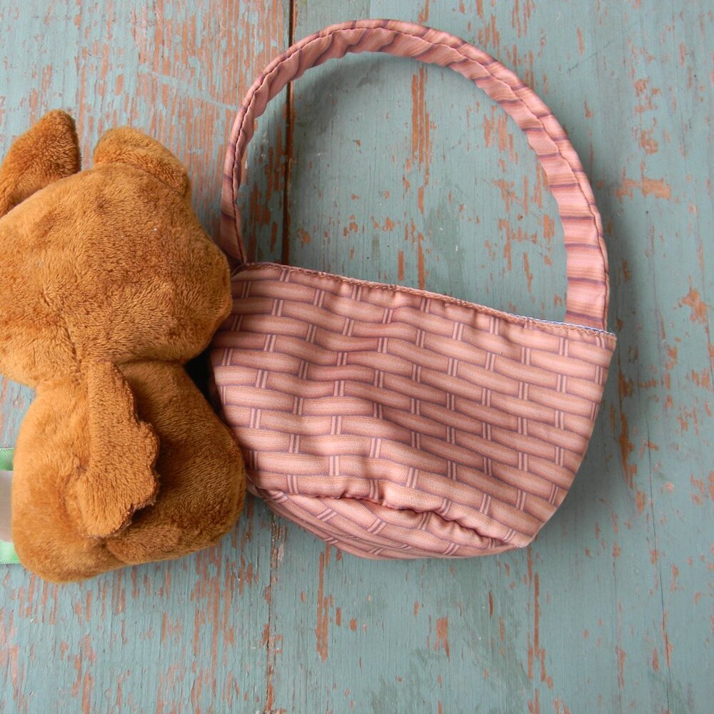 THE WIZARD OF OZ OFFICIAL TOTO SMALL STUFFED ANIMAL PLUSH & BASKET - Picture 5 of 6